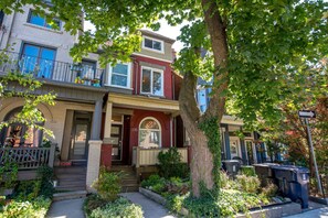 Exterior - Glam Stays - Free Parking - Steps to Kensington (Toronto)