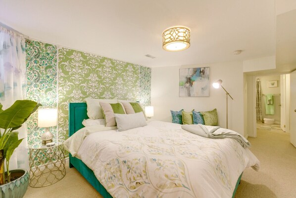 Desk, iron/ironing board, travel cot, WiFi