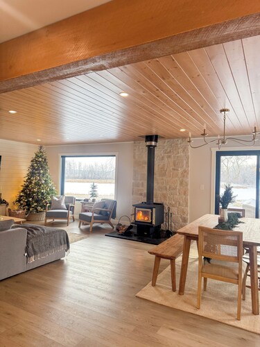 Pinecone Acres- New Waterfront Fully Restored Farmhouse with Luxury Finishes