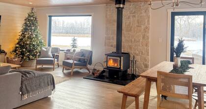 Pinecone Acres- New Waterfront Fully Restored Farmhouse with Luxury Finishes