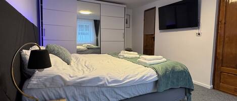 Bügeleisen/Bügelbrett, WLAN, Bettwäsche