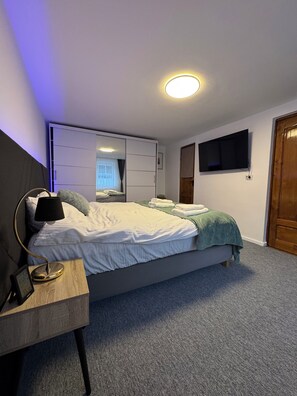 Room - Râșnov Old Town House • Family-Friendly • Walk to Fortress • Near Bran Castle (Râșnov)