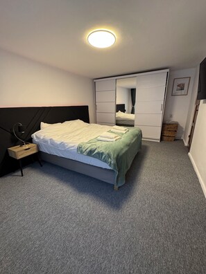 Strykejern/-brett, wi-fi og sengetøy