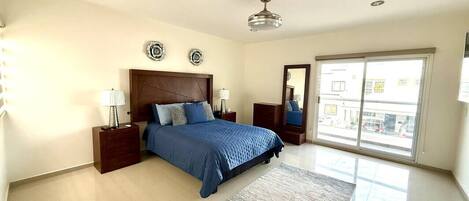 Silitysrauta/-lauta, Wi-Fi, vuodevaatteet