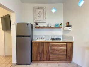 冰箱、微波炉、茶具/咖啡用具、烤面包机