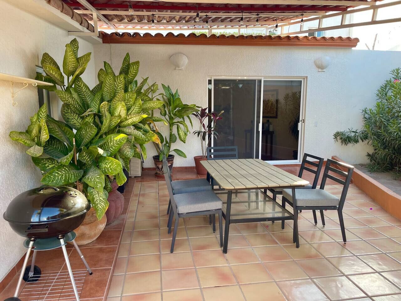 屋外ダイニングエリア