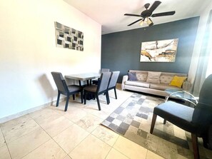 TV - 2 Bedroom Apartment Close to Ocean (La Paz)