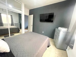 2 bedrooms, iron/ironing board, WiFi, bed sheets - 2 Bedroom Apartment Close to Ocean (La Paz)
