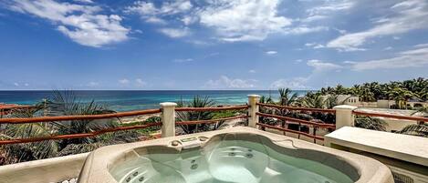 Bain à remous extérieur