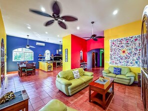 Smart TV, books - Stunning Ocean View 4BR w/Pool (Isla Mujeres)