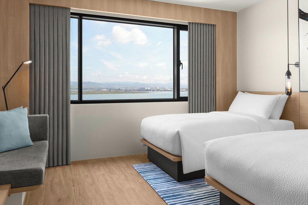 Standard Room, 2 Single Beds | Free minibar, in-room safe, desk, laptop workspace