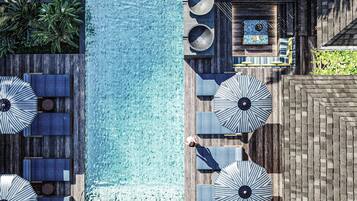 2 piscinas al aire libre, sombrillas, sillones reclinables de piscina
