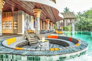 2 ristoranti, aperti a colazione, a pranzo e a cena, cucina indonesiana