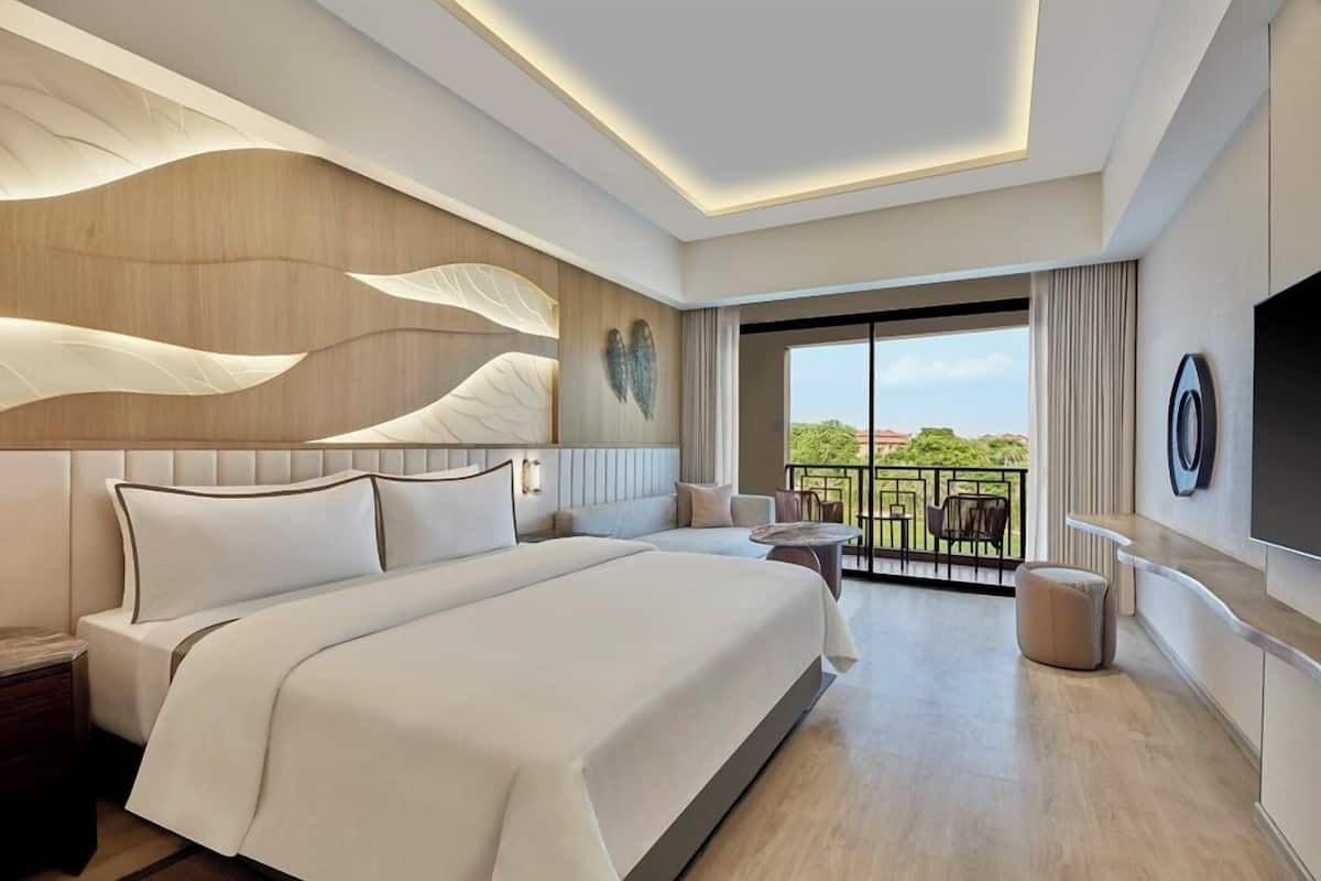 Deluxe Room, 1 King Bed, Balcony, Resort View