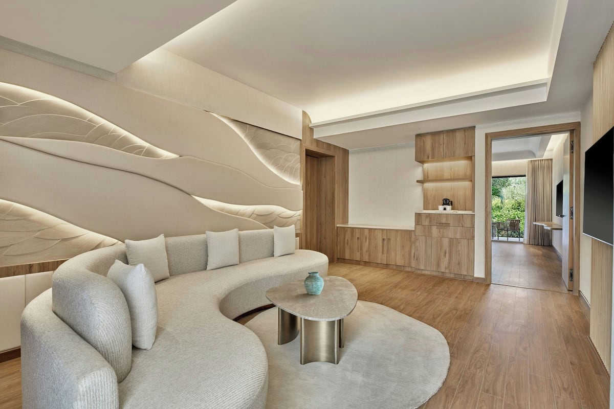 Luxe villa, 2 slaapkamers, balkon, uitzicht op resort | Woonruimte