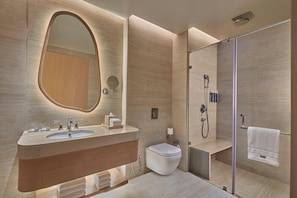 Habitación Deluxe, 1 cama de matrimonio grande, balcón, vistas al complejo turístico | Baño