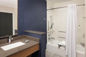 Asciugacapelli, asciugamani, sapone, shampoo