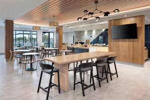 Free daily buffet breakfast - Fairfield By Marriott Inn & Suites Casa Grande (Casa Grande)