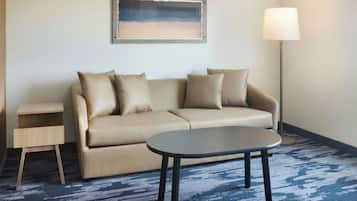 Suite, 1 cama King size | Ropa de cama de alta calidad y escritorio