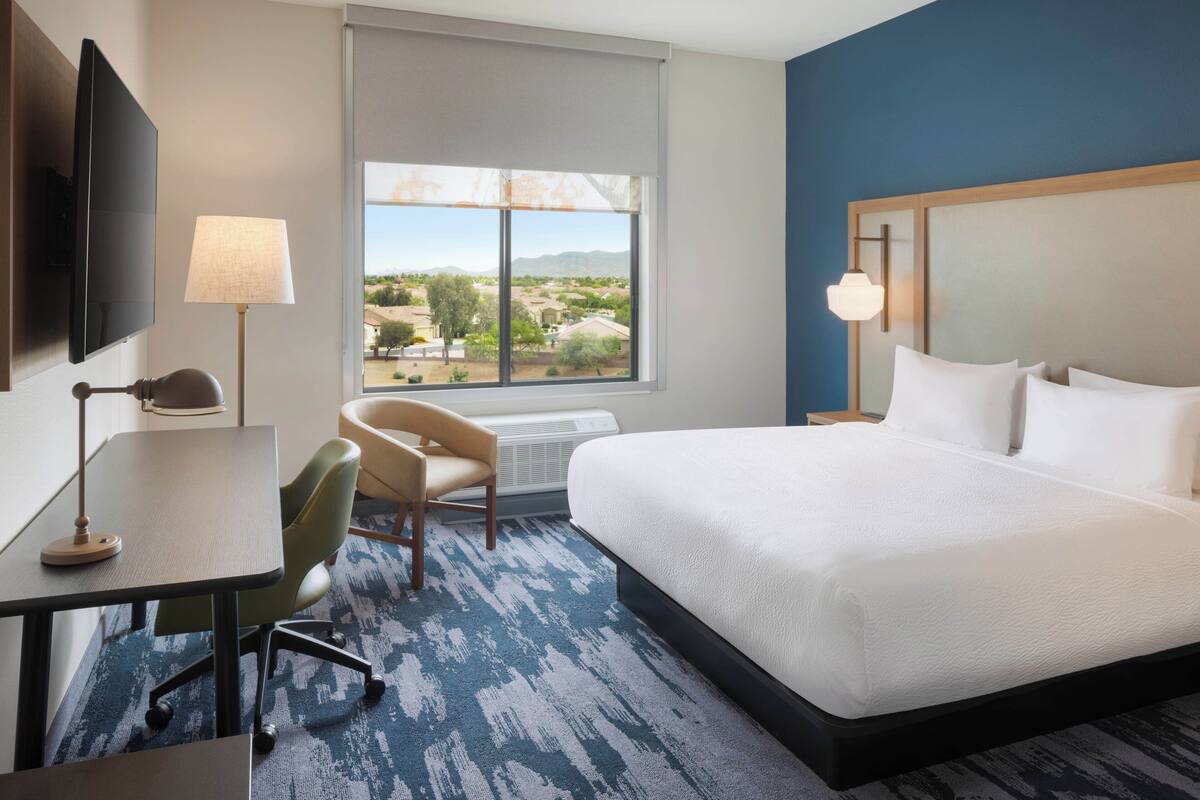Standard Room, 1 King Bed | Premium bedding, desk, laptop workspace, blackout curtains