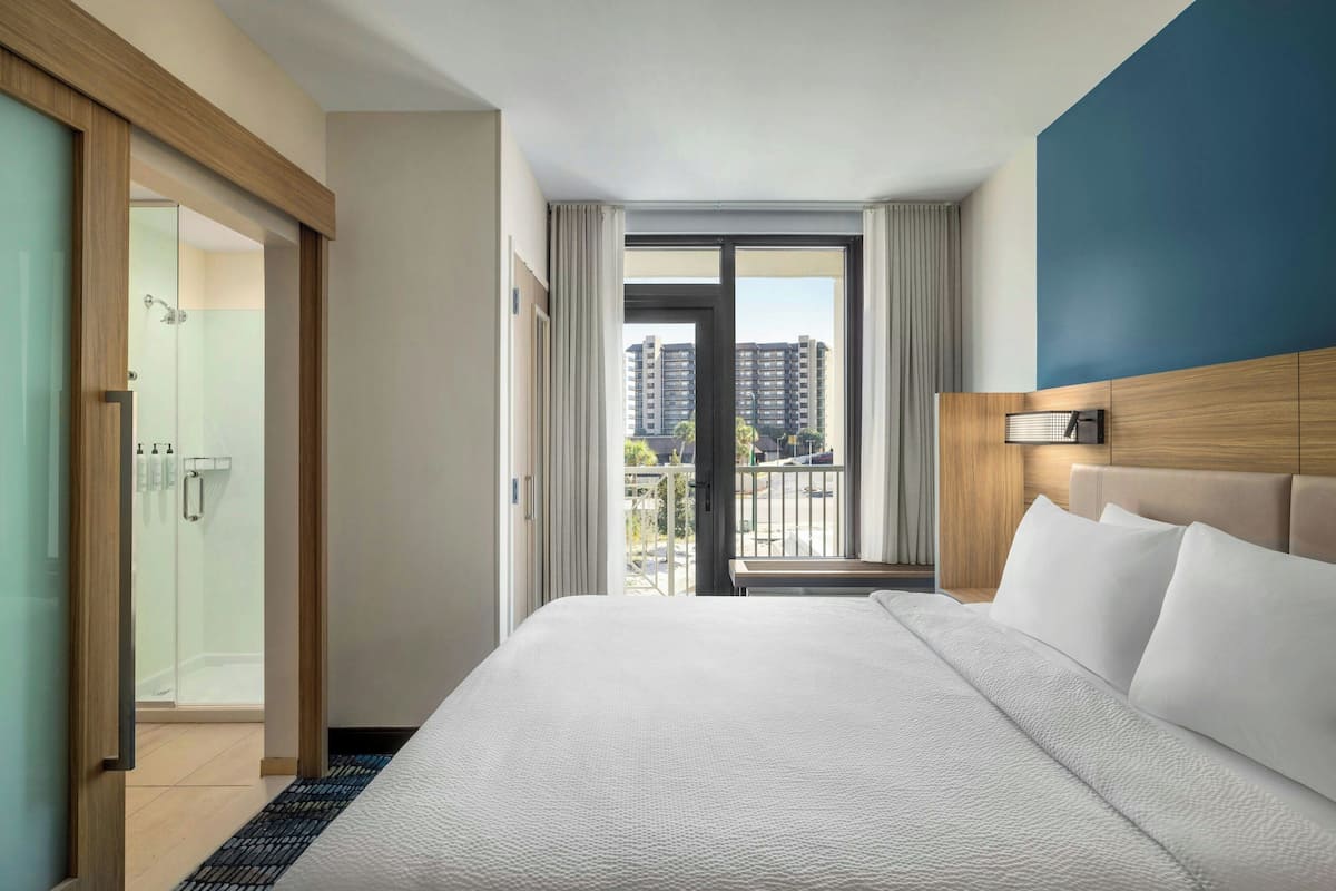 Room, 1 King Bed, Balcony, Pool View