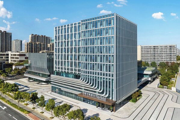 A modern hotel with a grid-like facade, large windows, and a prominent entrance. - Fairfield By Marriott Shanghai Qingpu (Shanghai)