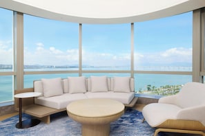 55-inch LED TV with cable channels - Courtyard By Marriott Xiamen Xiang’An (Xiamen)