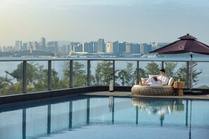 Seasonal outdoor pool - Courtyard By Marriott Xiamen Xiang’An (Xiamen)
