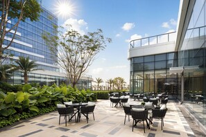Outdoor dining - Courtyard By Marriott Xiamen Xiang’An (Xiamen)