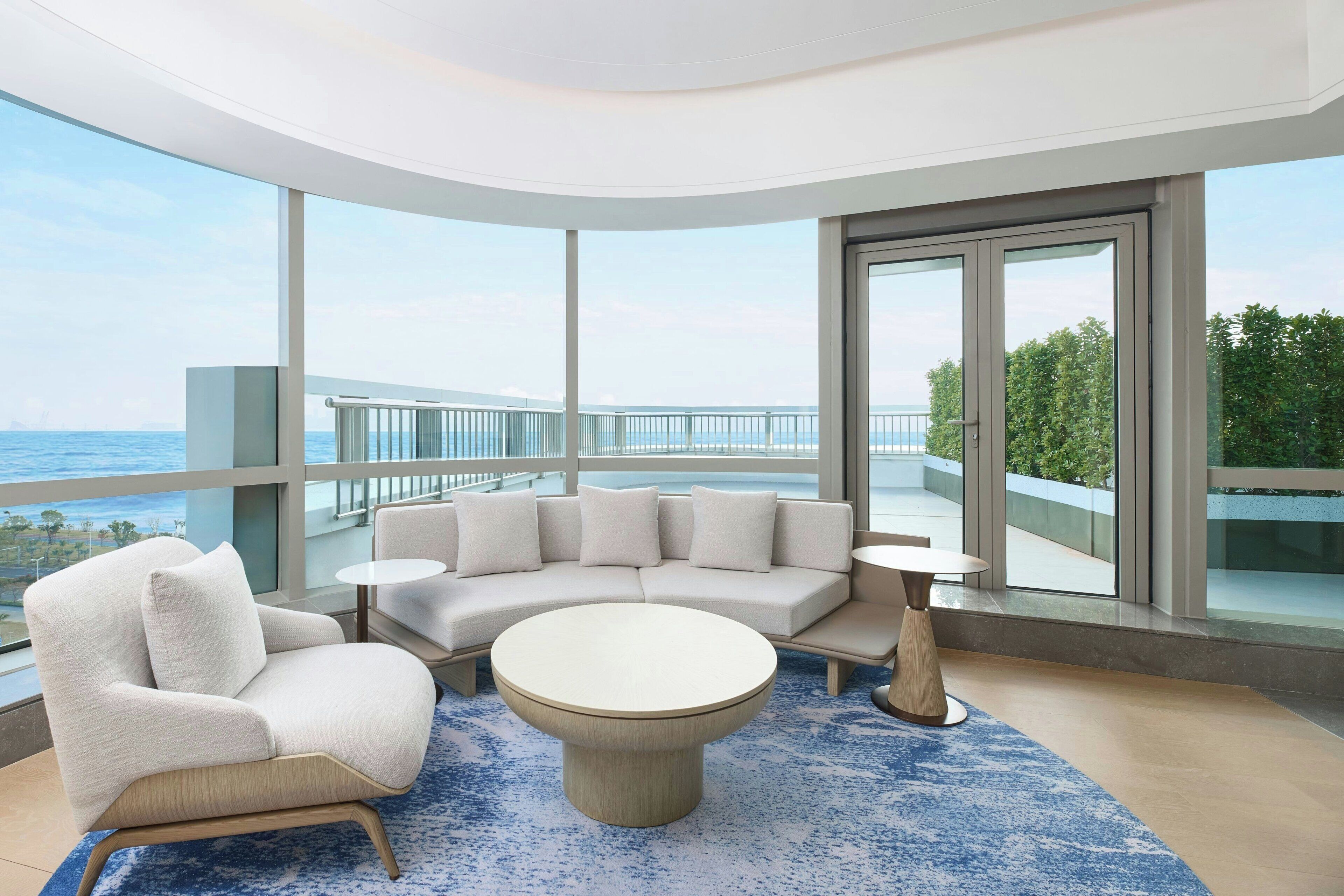 55-tums LED-tv med kabelkanaler