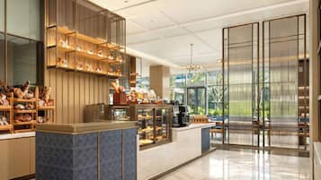 Daily buffet breakfast (CNY 128 per person)