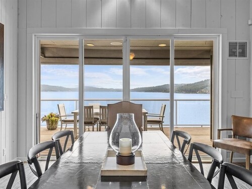 The Gem of Lake CDA-Panoramic Waterfront Home with Private dock