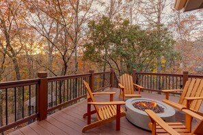 Property grounds - Starling Hollow • Hot Tub | Fire Pit | Family Vibe (Blue Ridge)