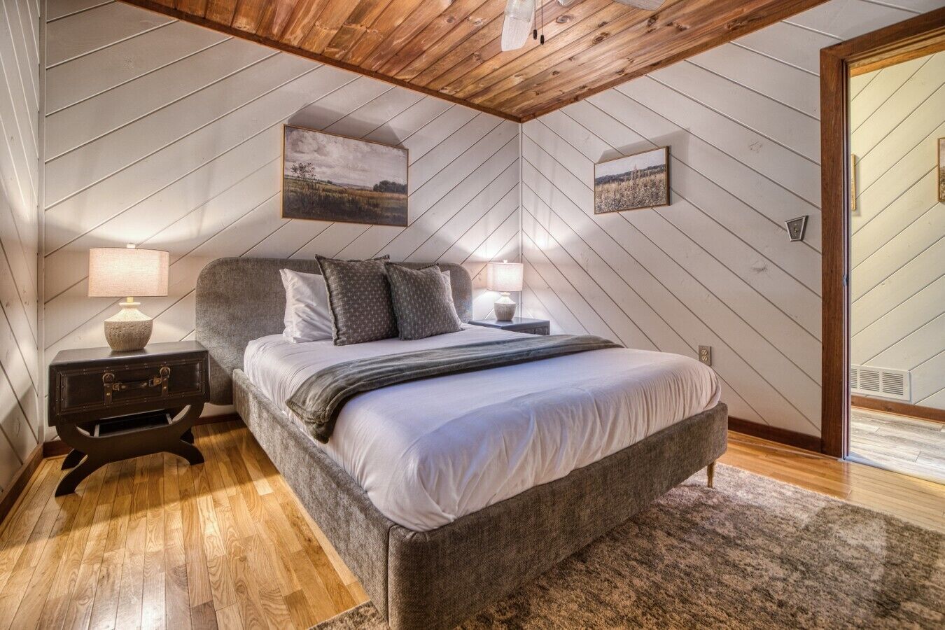 2 Schlafzimmer, Schreibtisch, Bügeleisen/Bügelbrett, Reisekinderbett