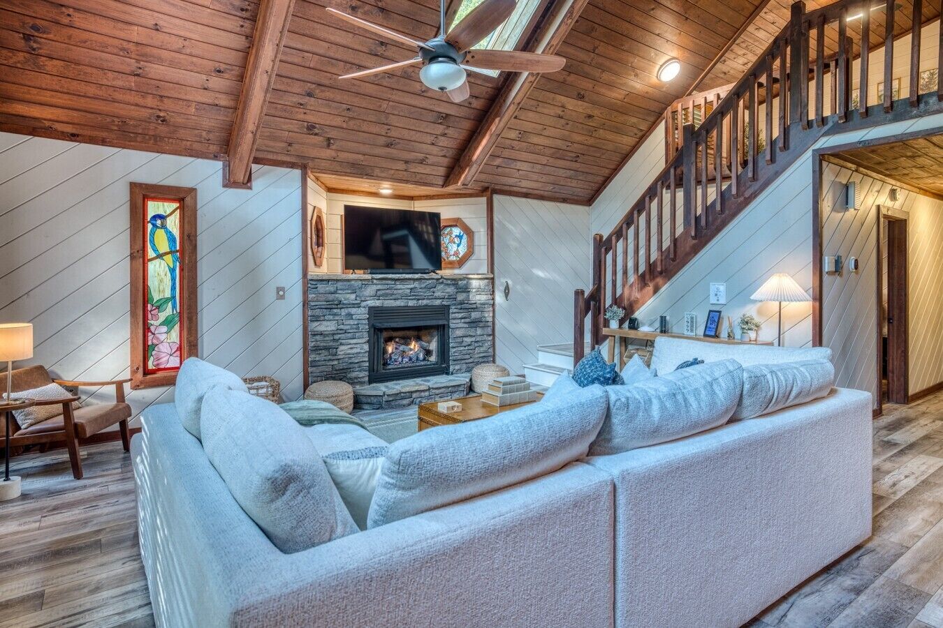 TV, fireplace, table tennis, stereo