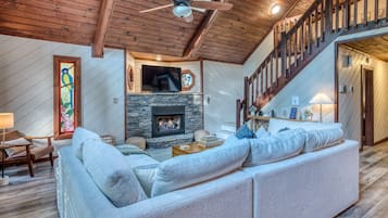 TV, fireplace, table tennis, stereo