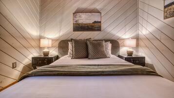 2 Schlafzimmer, Schreibtisch, Bügeleisen/Bügelbrett, Reisekinderbett