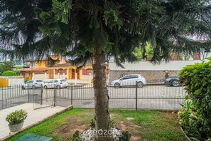 المنطقة المحيطة بالمنشأة