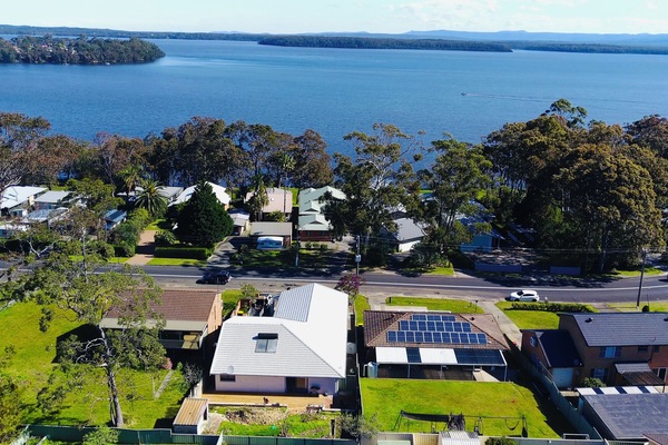 Haven- bright and white and only 80m from the water