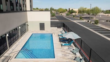 Piscina estreita