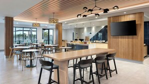 Bao gồm bữa sáng buffet hàng ngày