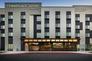 A hotel with multiple floors, a flat facade, and a prominent entrance with a canopy. - Towneplace Suites By Marriott Casa Grande (Casa Grande)