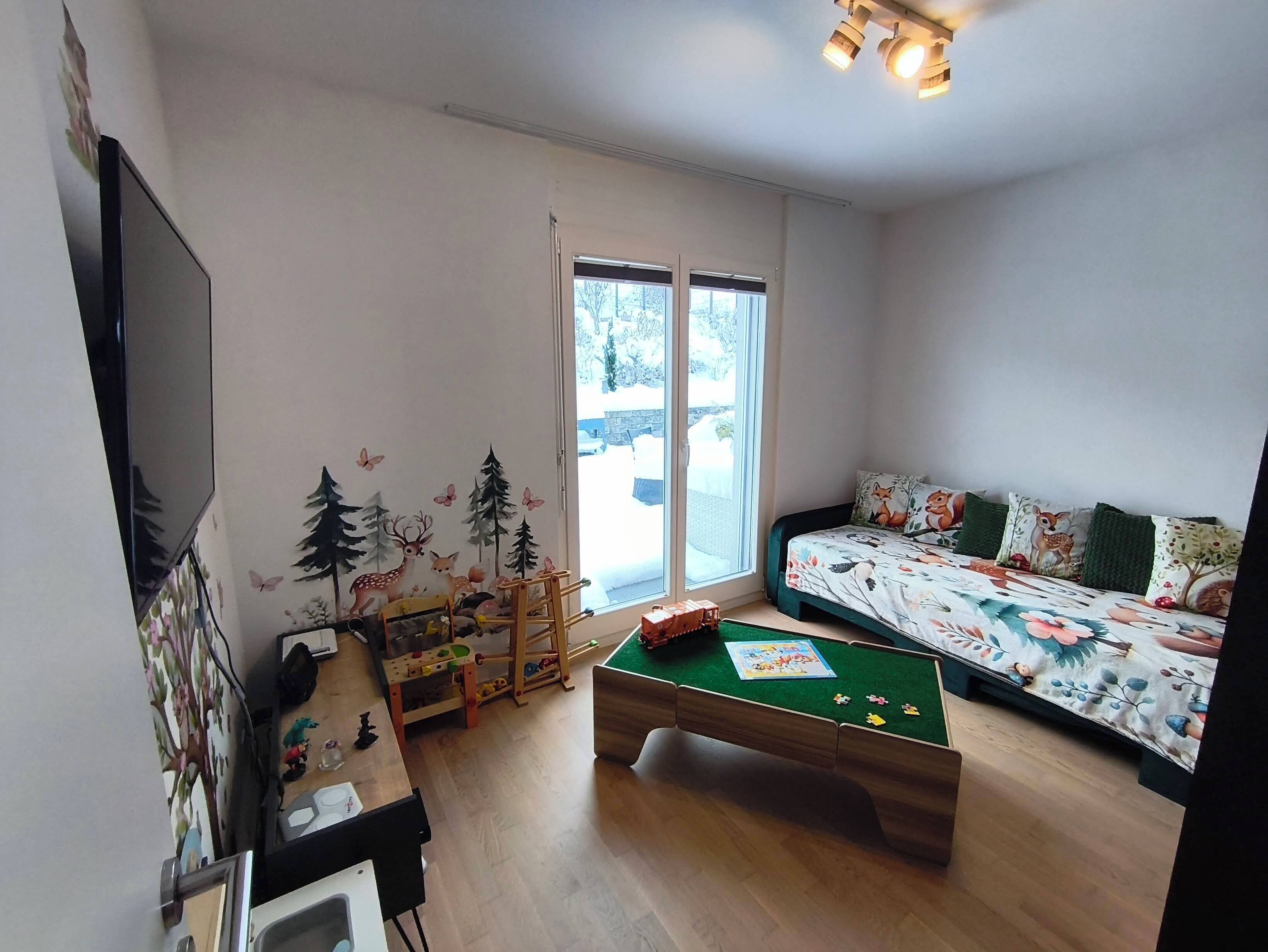 Schreibtisch, Bügeleisen/Bügelbrett, Reisekinderbett, kostenloses WLAN