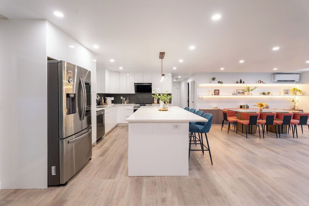 Fridge, ice maker, paper towels