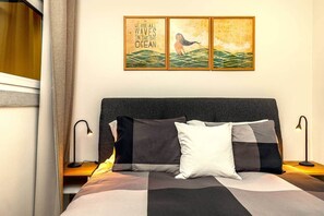 2 bedrooms, in-room safe, desk, iron/ironing board - Cascais By the Ocean (Cascais)
