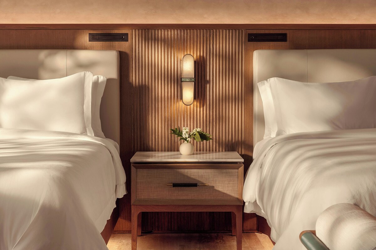 Minibar, in-room safe, blackout curtains