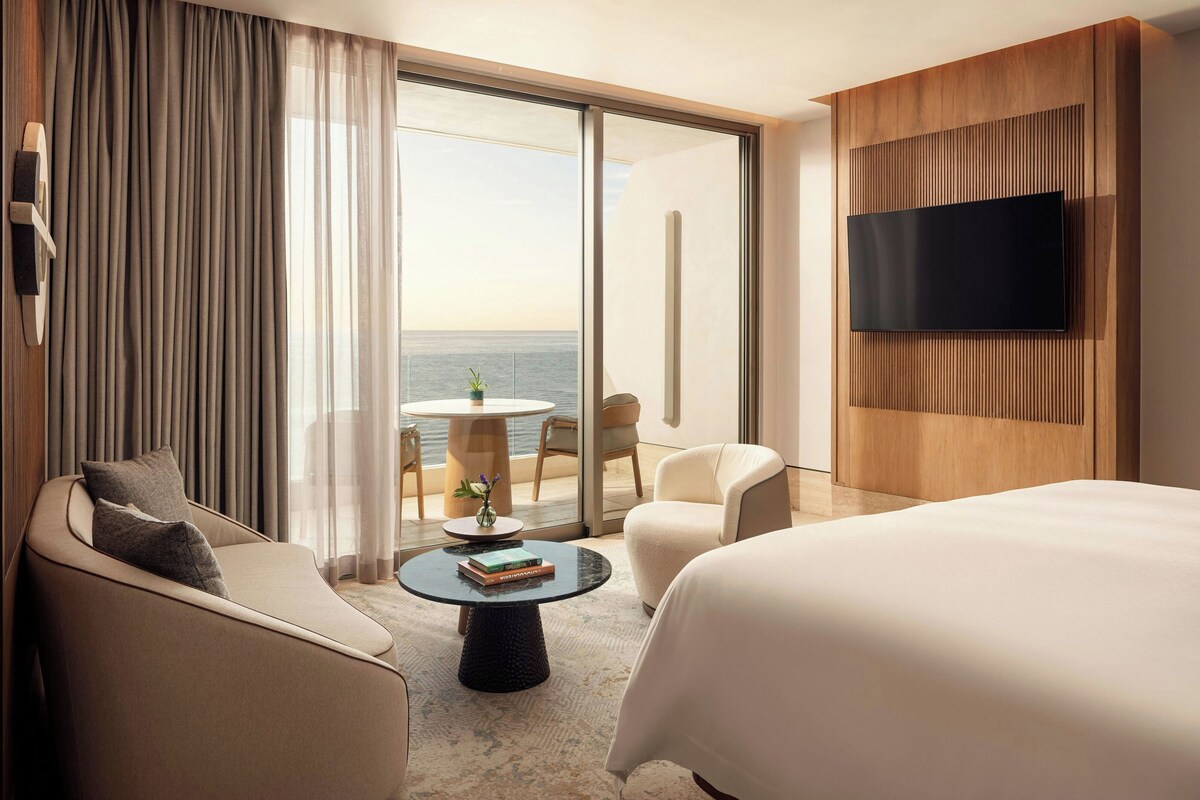 Studio, 1 King Bed, Terrace, Ocean View (Terrace) | Minibar, in-room safe, blackout curtains