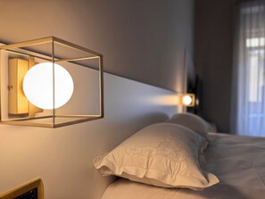 Desk, iron/ironing board, free WiFi, bed sheets - Your Authentic Retreat in the Heart of Naples. (Napoli)