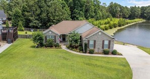 Exterior - Relaxing 3-Bedroom Retreat on a Quiet Pond Close to Pinehurst & Southern Pines (Whispering Pines)