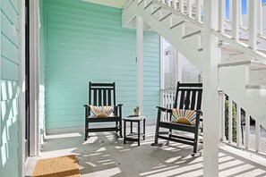 Terrace/patio - Newly Renovated|Steps to Bars & Restaurants (Charleston)